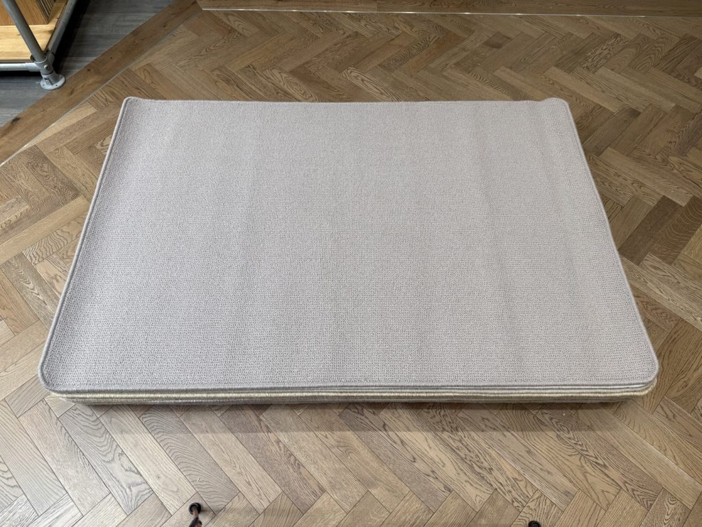 Wool Rug - Medium with Whipped Edge, Grey (120 X 180)