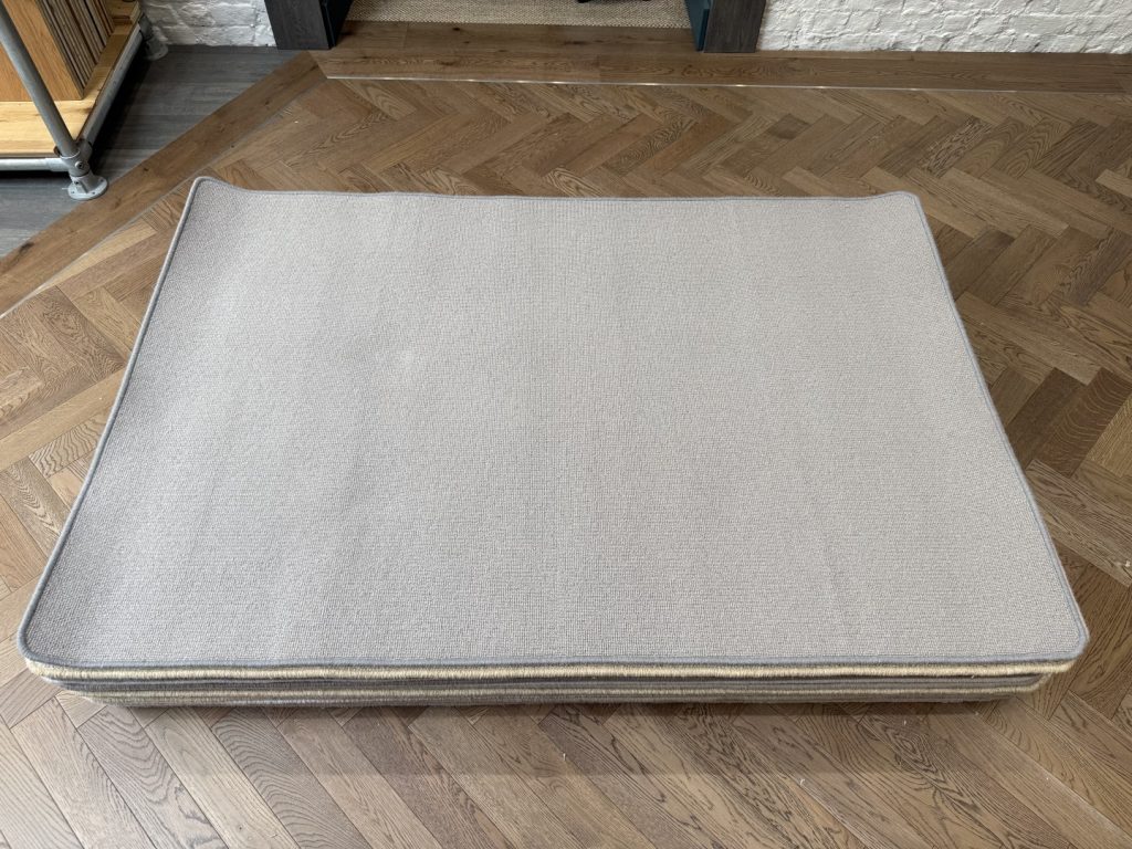 Wool Rug - Medium with Whipped Edge, Grey (120 X 180)