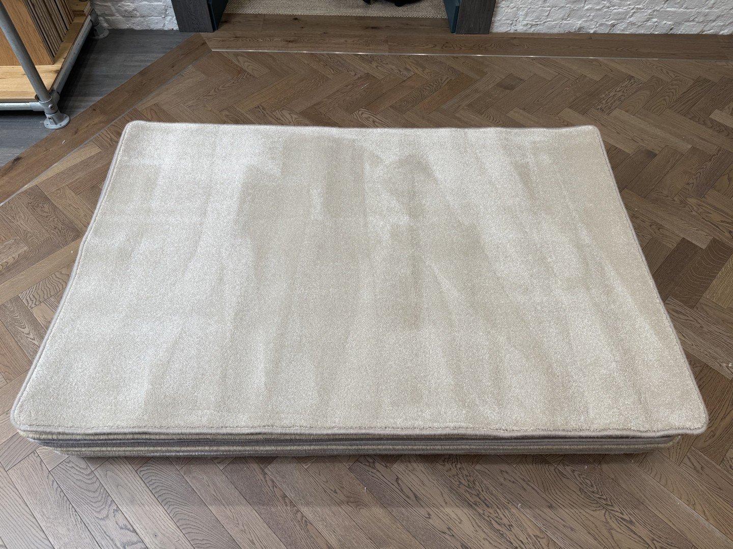 Synthetic Rug - Medium with Whipped Edge, Beige (120 X 180) 1 Synthetic Rug - Medium with Whipped Edge, Beige (120 X 180)