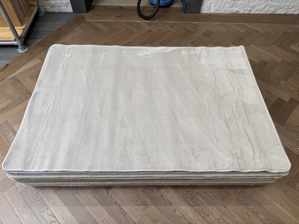 Synthetic Rug - Medium with Whipped Edge, Silver (120 X 180)