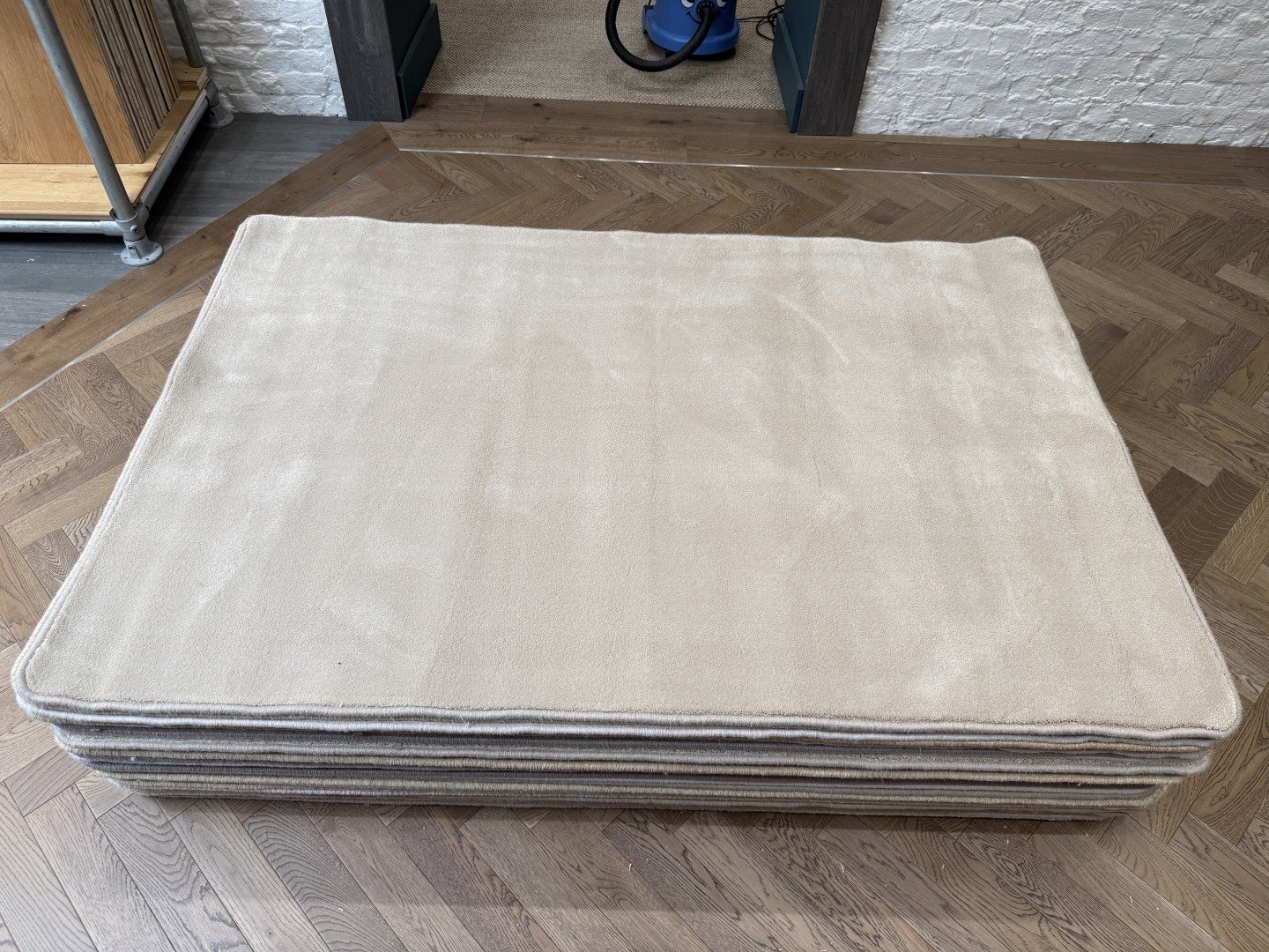 Synthetic Rug - Medium with Whipped Edge, Neutral (120 X 180) 1 Synthetic Rug - Medium with Whipped Edge, Neutral (120 X 180)