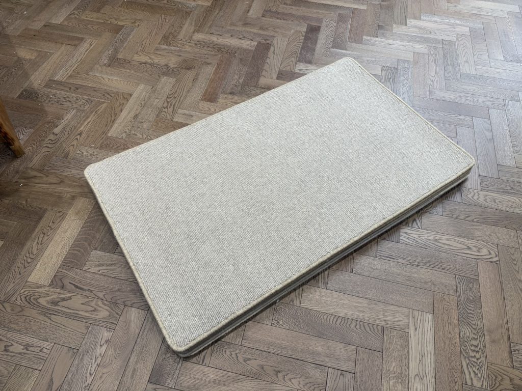 Wool Rug - Small with Whipped Edge, Beige (90 X 150)
