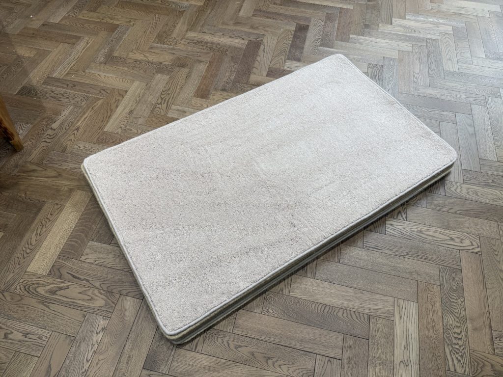 Synthetic Rug - Small with Whipped Edge, Neutral, Grey (90 X 150)